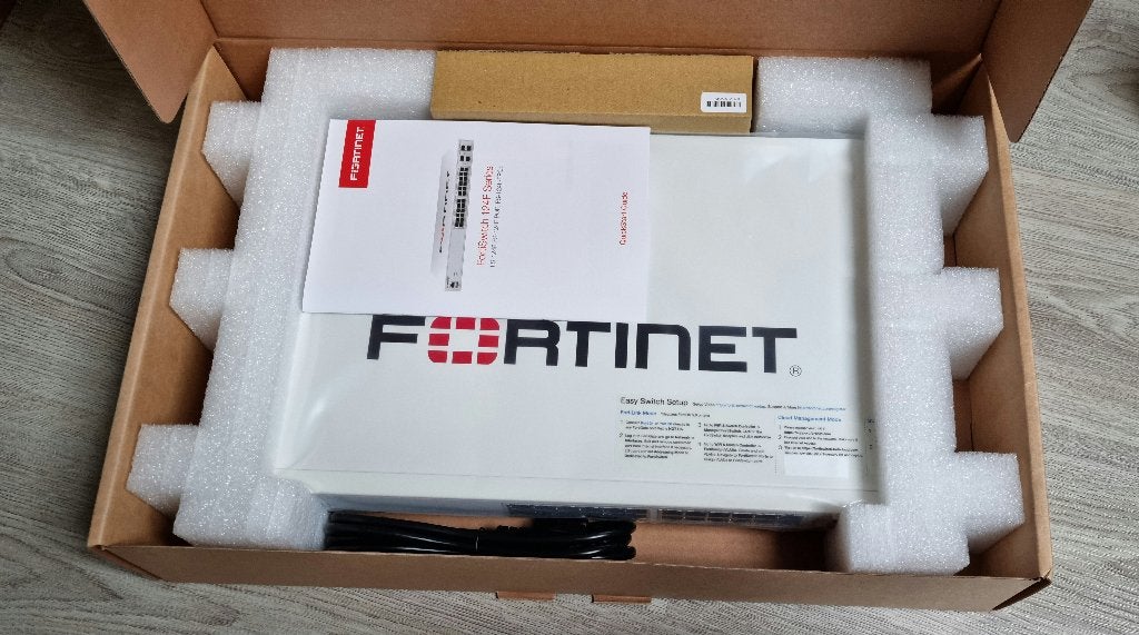 Fortinet switch FortiSwitch FS-124F-FPOE, Computers en Software, Ophalen of Verzenden, Nieuw