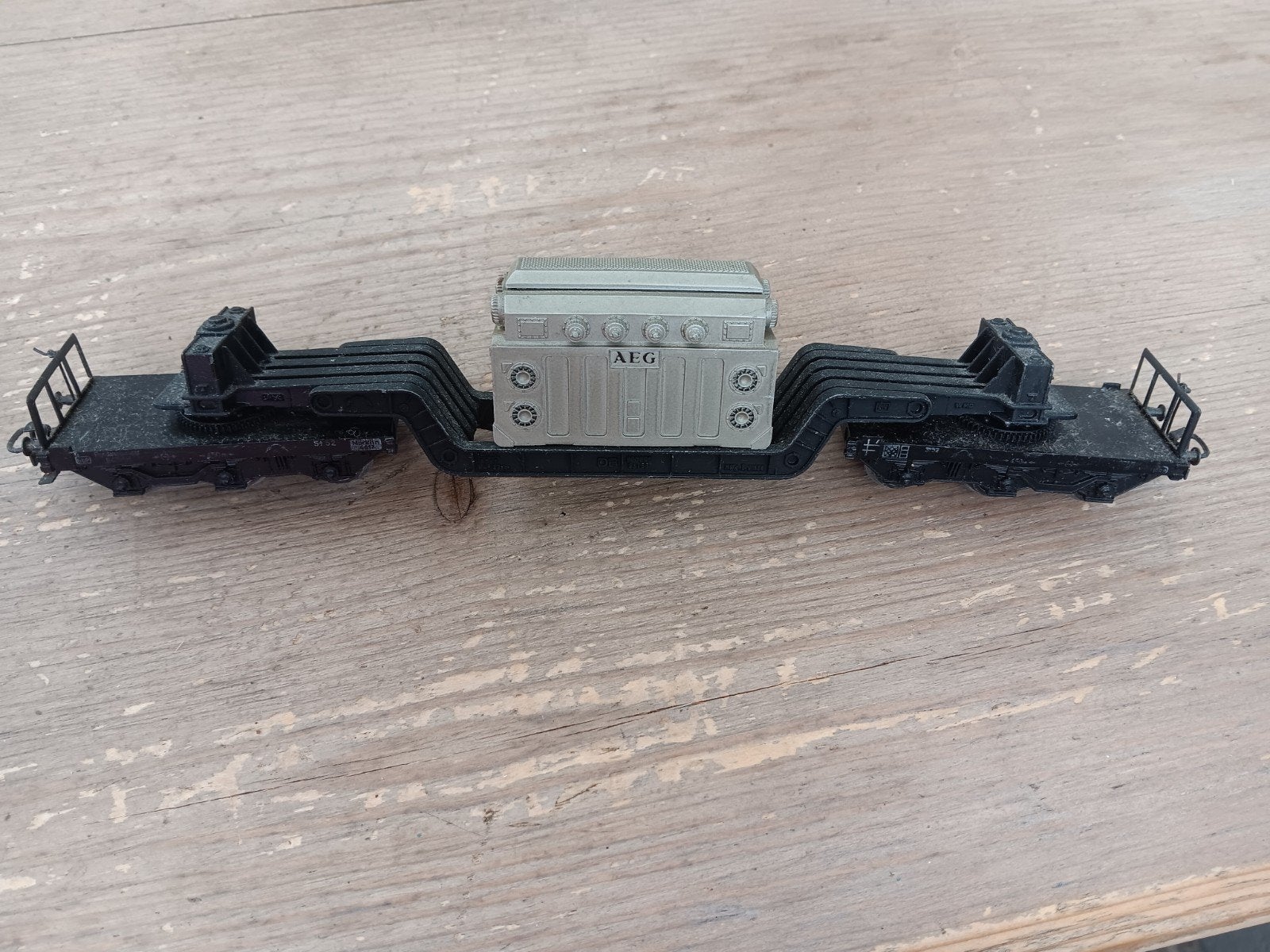 Märklin dieplader met AEG transformator (beschadigd), Wisselstroom, Gebruikt, Wagon, Ophalen of Verzenden