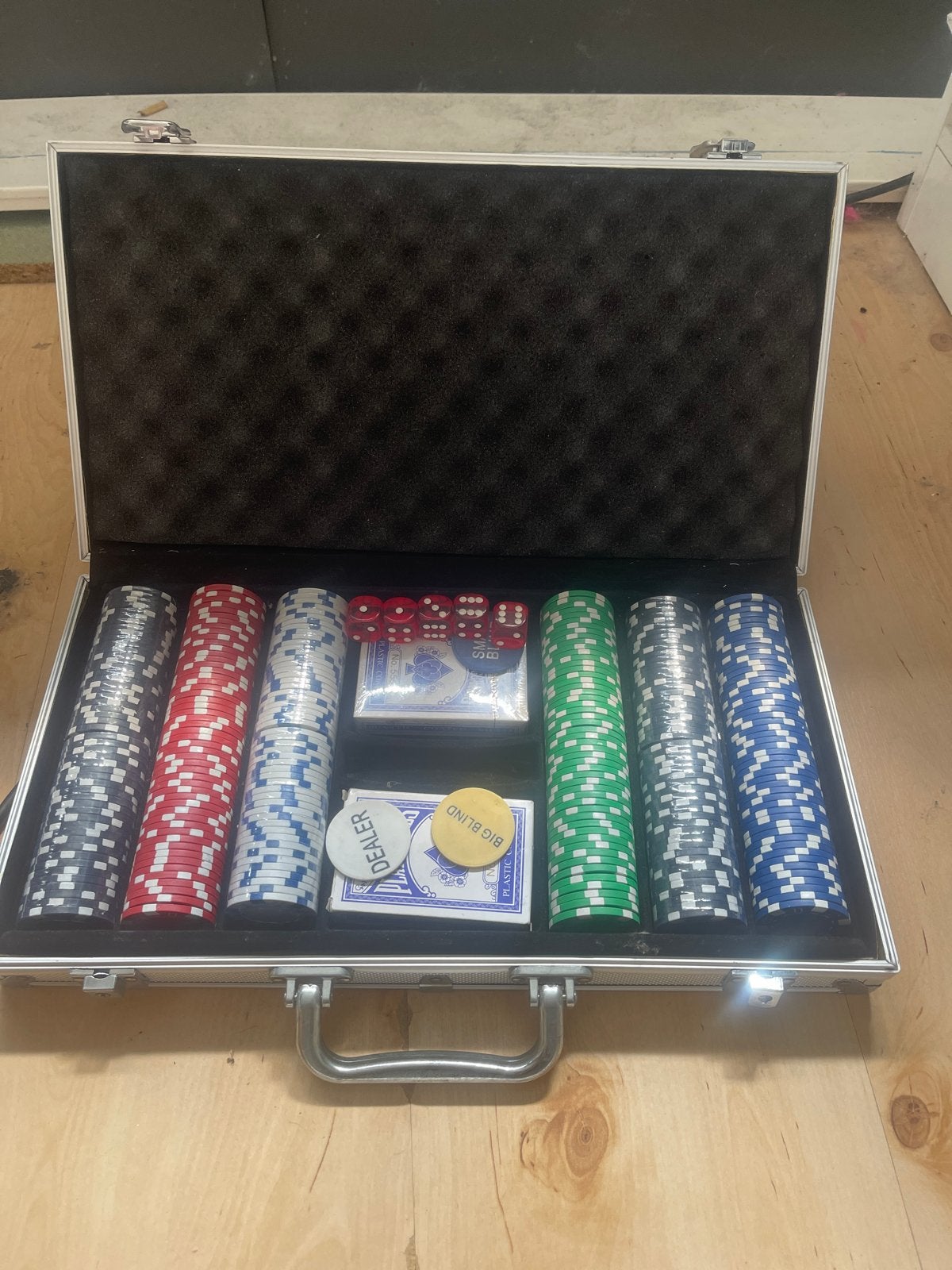 Pokerspel, Hobby en Vrije tijd, Gezelschapsspellen | Kaartspellen, Ophalen, Zo goed als nieuw