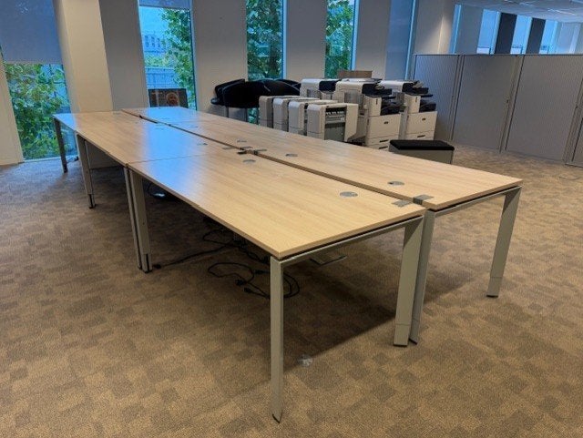 Instelbaar Steelcase bureau 160x80 cm–Kabelgoot–€79/st,120st, 160 cm, Gebruikt, Metaal, Ophalen of Verzenden