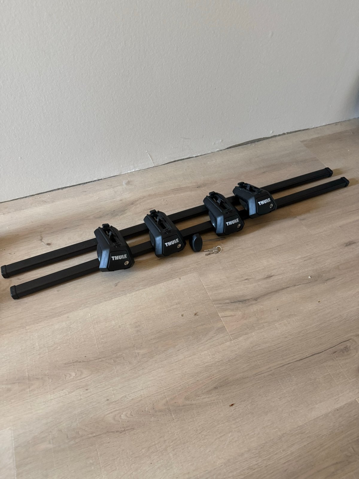Thule dakdragerset met sloten, Ophalen, Gebruikt