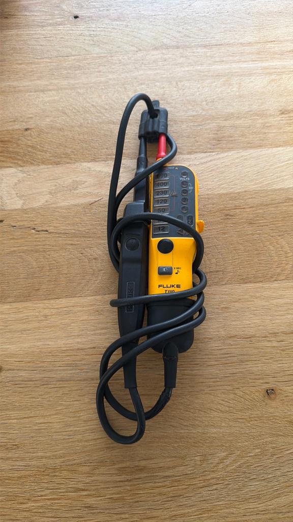 FLUKE T110 Voltage tester, Ophalen of Verzenden, Gebruikt, Elektriciteit