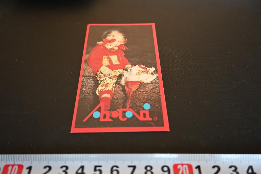 sticker ARTONI - foto kind meisje kabouter, Verzamelen, Stickers, Ophalen, Zo goed als nieuw
