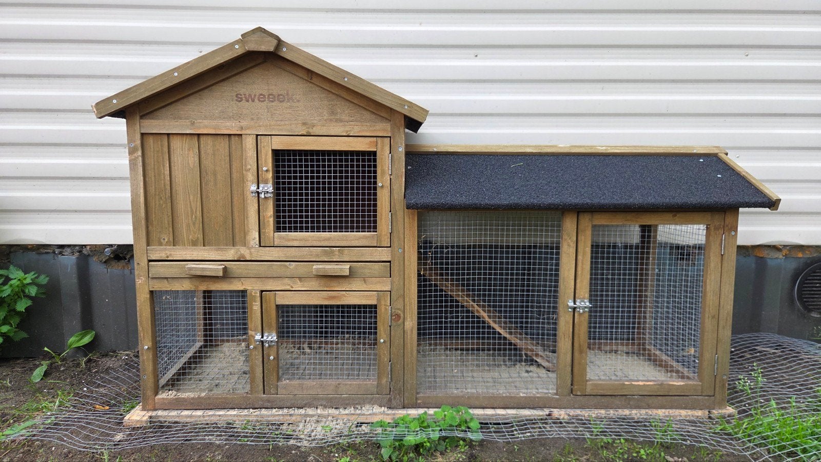 sweek konijnenhok, Dieren en Toebehoren, Knaagdieren en Konijnen | Hokken en Kooien, Ophalen, 110 cm of meer, Zo goed als nieuw