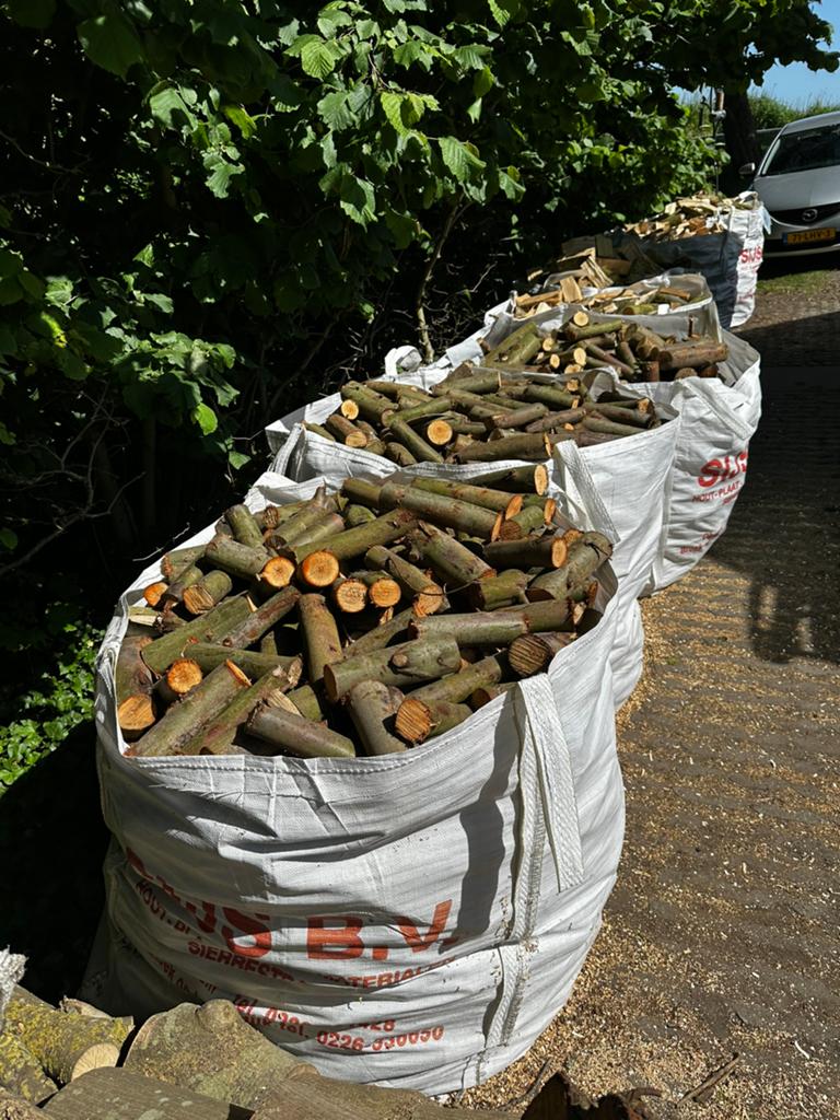 Knotwilgenstammetjes gekloofd, Minder dan 3 m³, Ophalen