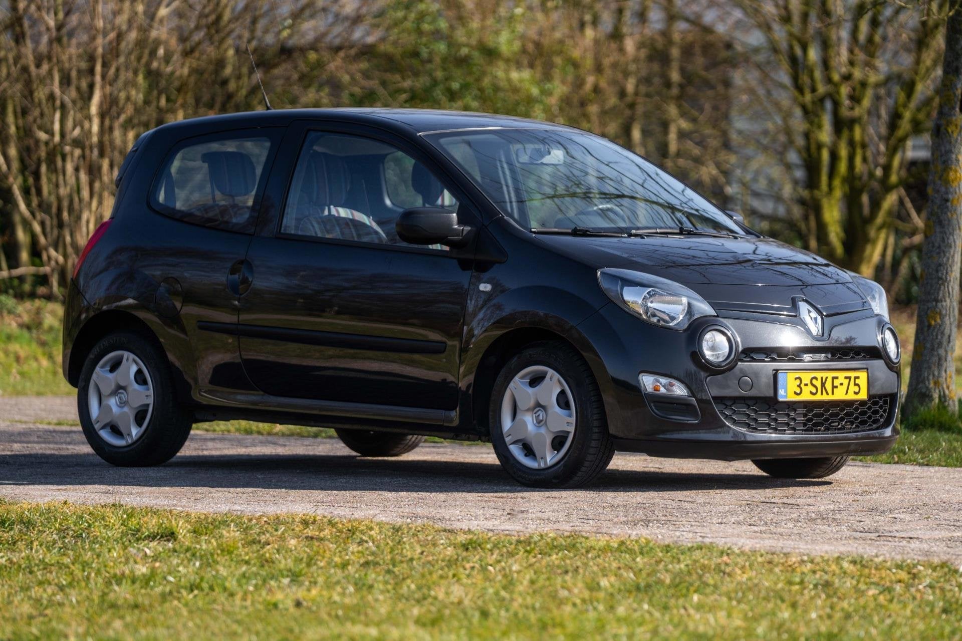 Renault Twingo 1.2 16V Parisienne 61.100 km +NAP NL-auto, Auto's, Gebruikt, Zwart, 4 cilinders, 4 stoelen