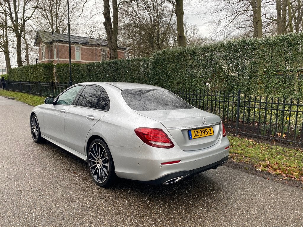 Mercedes-Benz E-klasse 220D AMG, Trekhaak, Widescreen, NAP!, Auto's, Achterwielaandrijving, Gebruikt, 4 cilinders, 23 km/l