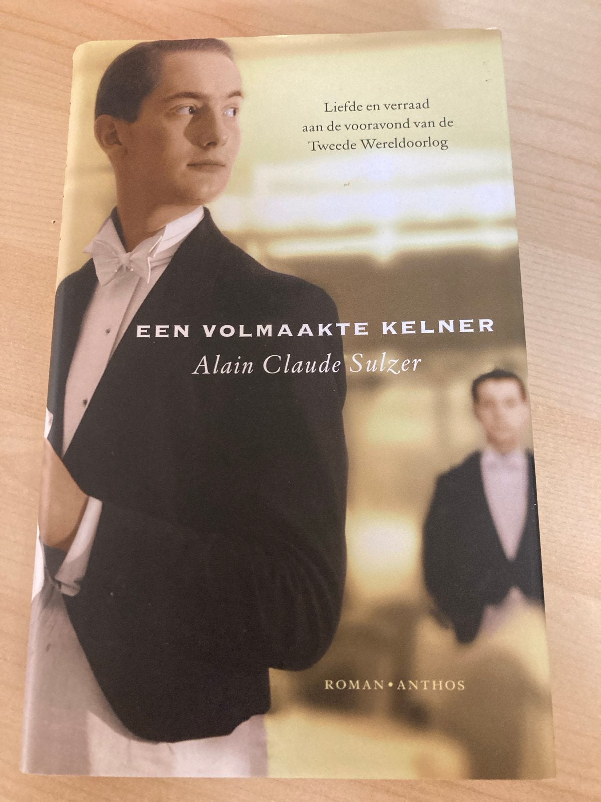 Een Volmaakte Kelner - Alain Claude Sulzer, Ophalen of Verzenden, Zo goed als nieuw, Nederland