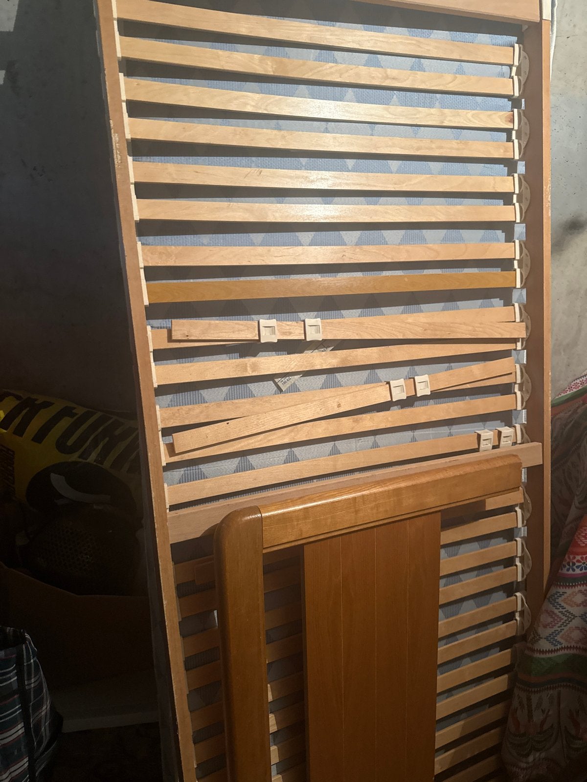 Bed gratis op te halen in Dordrecht, Ophalen, Gebruikt, Eenpersoons, Bruin