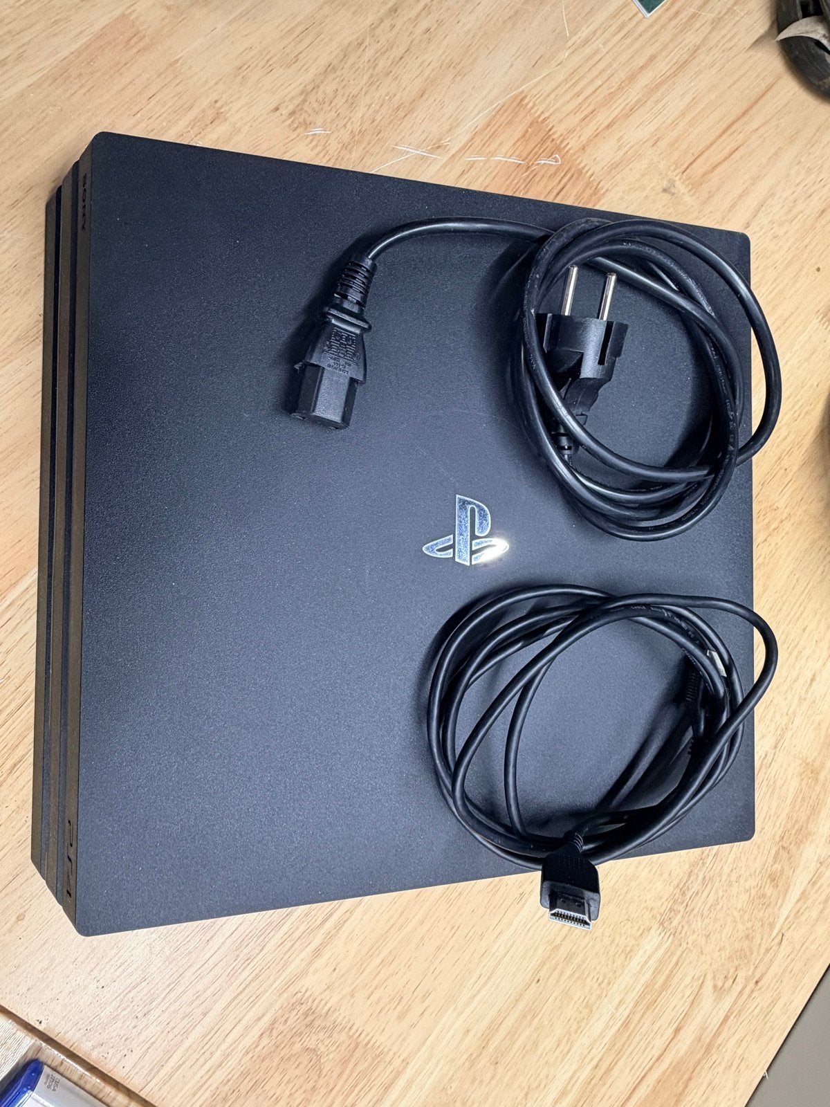 PlayStation 4 Pro met 3 controllers en 4 games, Ophalen, Gebruikt, Met harde schijf, 1 TB