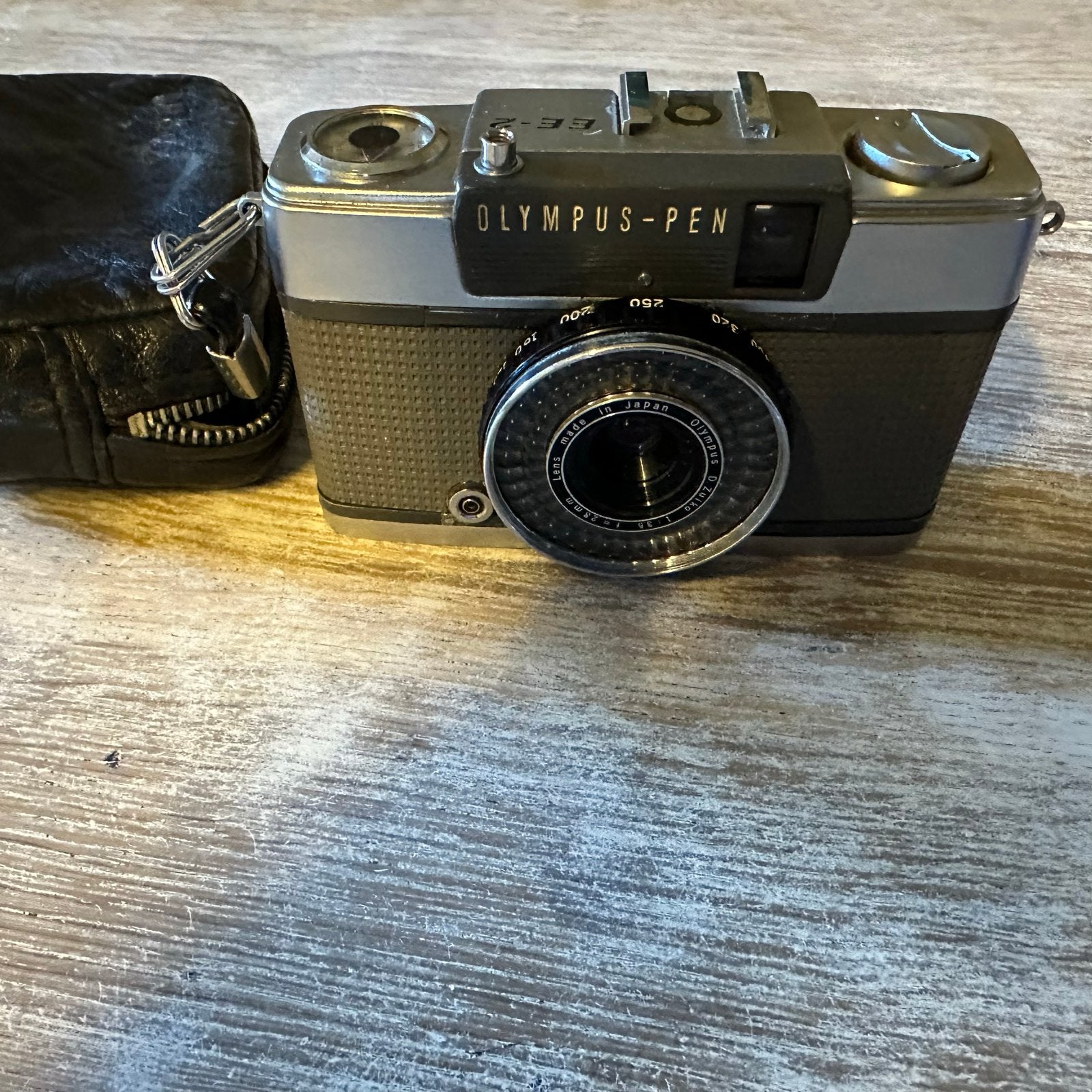 Olympus-Pen EE-2 Half-Frame Camera met Leren Tas, Audio, Tv en Foto, Fotocamera's Analoog, Ophalen, Gebruikt, Compact, Olympus
