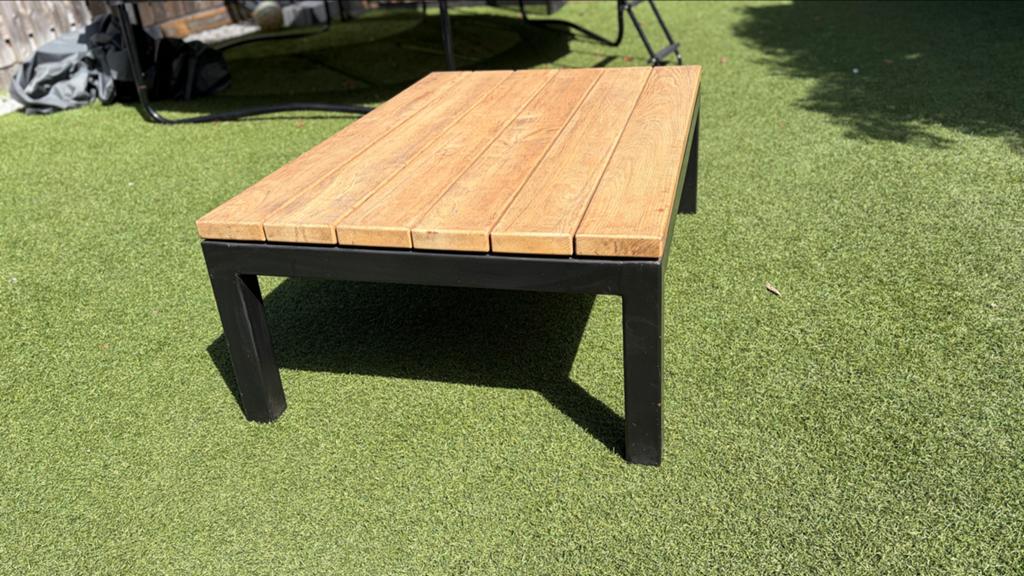 Robuuste salontafel van massief eiken planken en staal frame, Huis en Inrichting, Tafels | Salontafels, Ophalen, 100 tot 150 cm