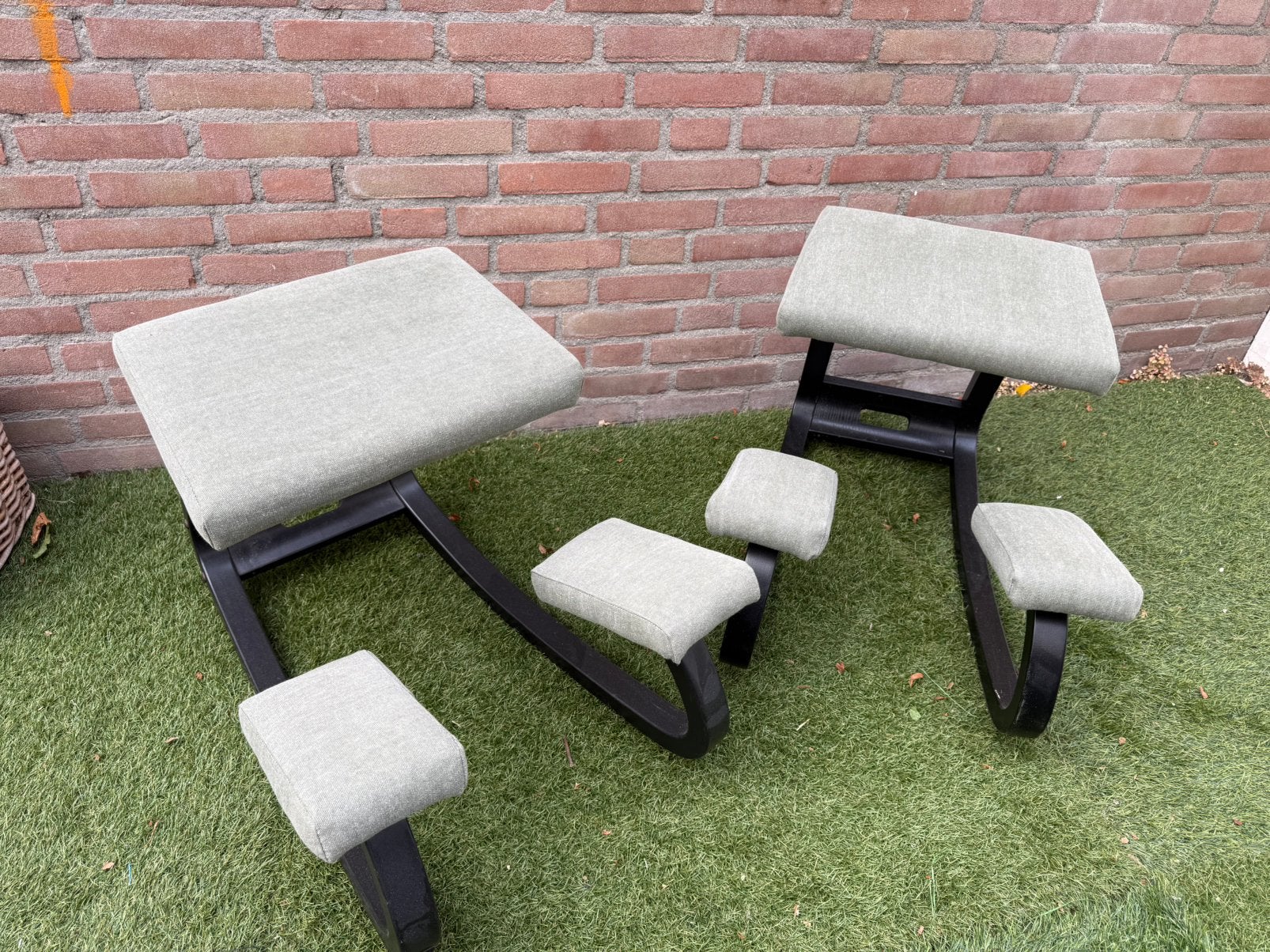 2 identieke Stokke balans stoelen kniestoelen, Ophalen, Gebruikt, Bureaukruk, Groen