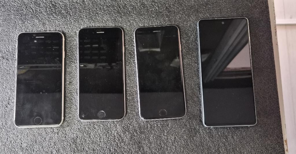 Partij 13X oudere maar werkende telefoons iphone/samsung, 86 %, Verzenden, Zwart, Iphone