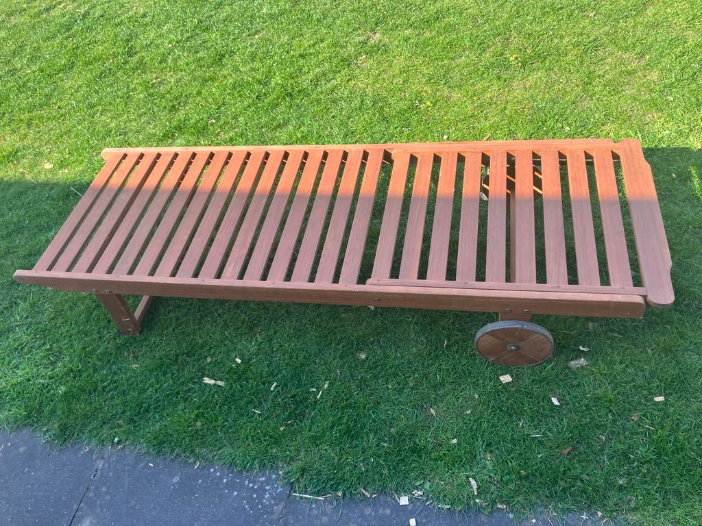Houten ligbed met tuinkussen - Nieuwstaat, Ophalen, Zo goed als nieuw, Hout, Verstelbaar