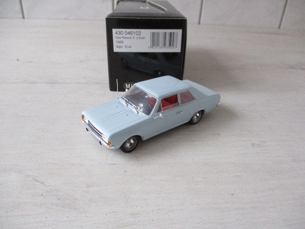 Minichamps Rekord C 2-Door 1966 Lago Bleu Schaal 1:43, Ophalen of Verzenden, Nieuw, Auto, MiniChamps