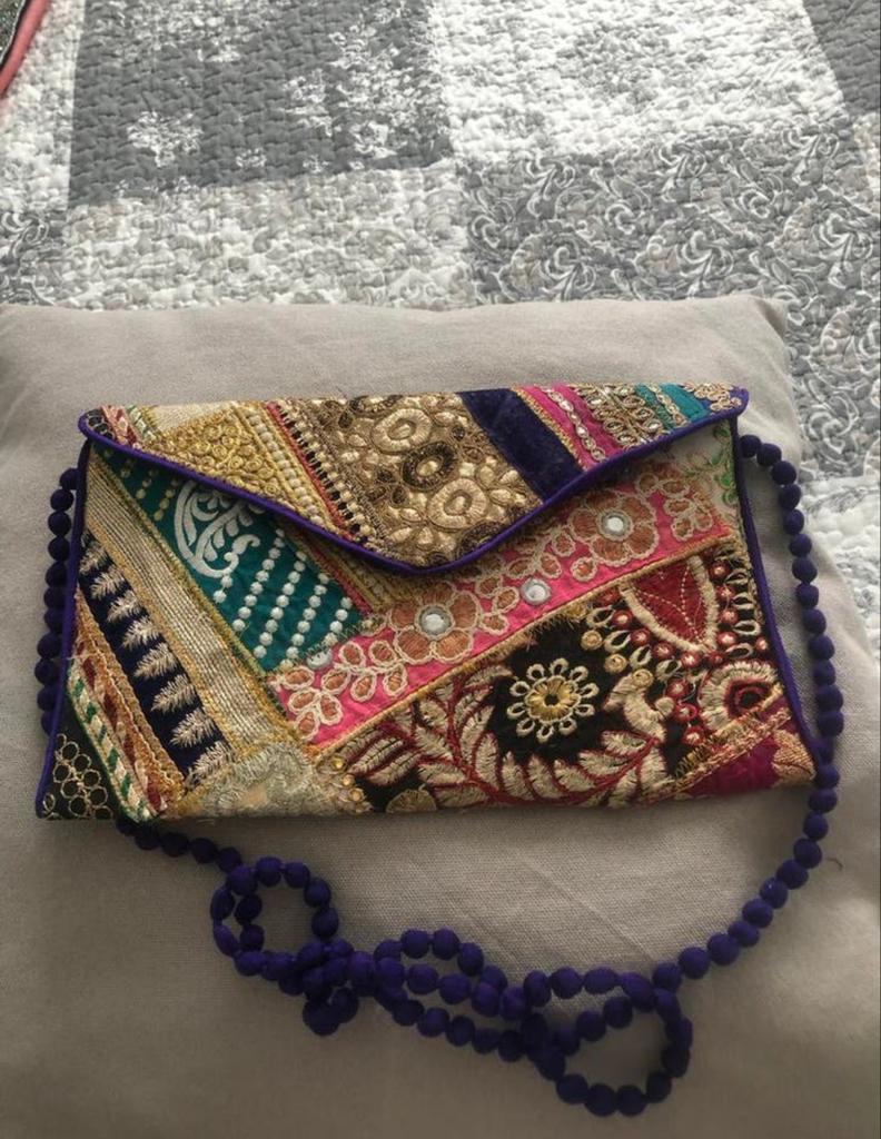 Kleurrijke clutch met kralenband, Ophalen of Verzenden, Gebruikt, Overige kleuren, Avondtasje
