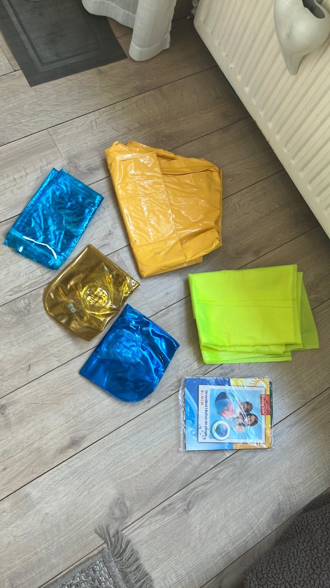 Opblaas art. 2 luchtbedjes 2 kussentjes 1 tas/kussen en bal, Kinderen en Baby's, Speelgoed | Buiten | Opblaasfiguren, Ophalen of Verzenden