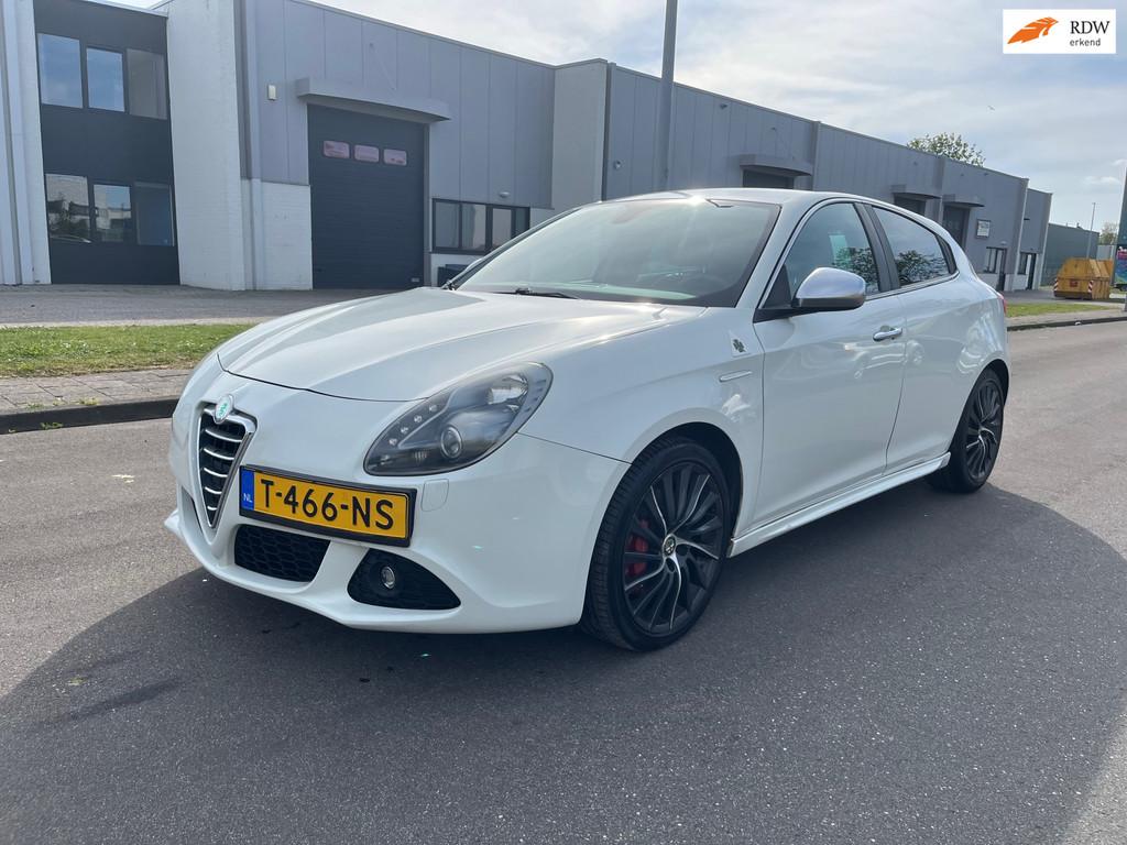 Alfa Romeo Giulietta 1.7 TBi Quadrifoglio Verde BJ 2011, Euro 5, Metallic lak, Gebruikt, 4 cilinders
