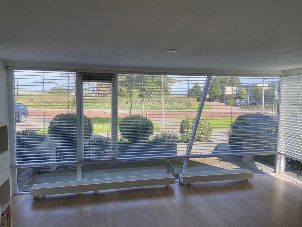 2 witte Jaga Mini convector radiatoren (160 cm & 300 cm), Doe-het-zelf en Verbouw, Ophalen, 30 tot 80 cm, Radiator, 150 cm of meer