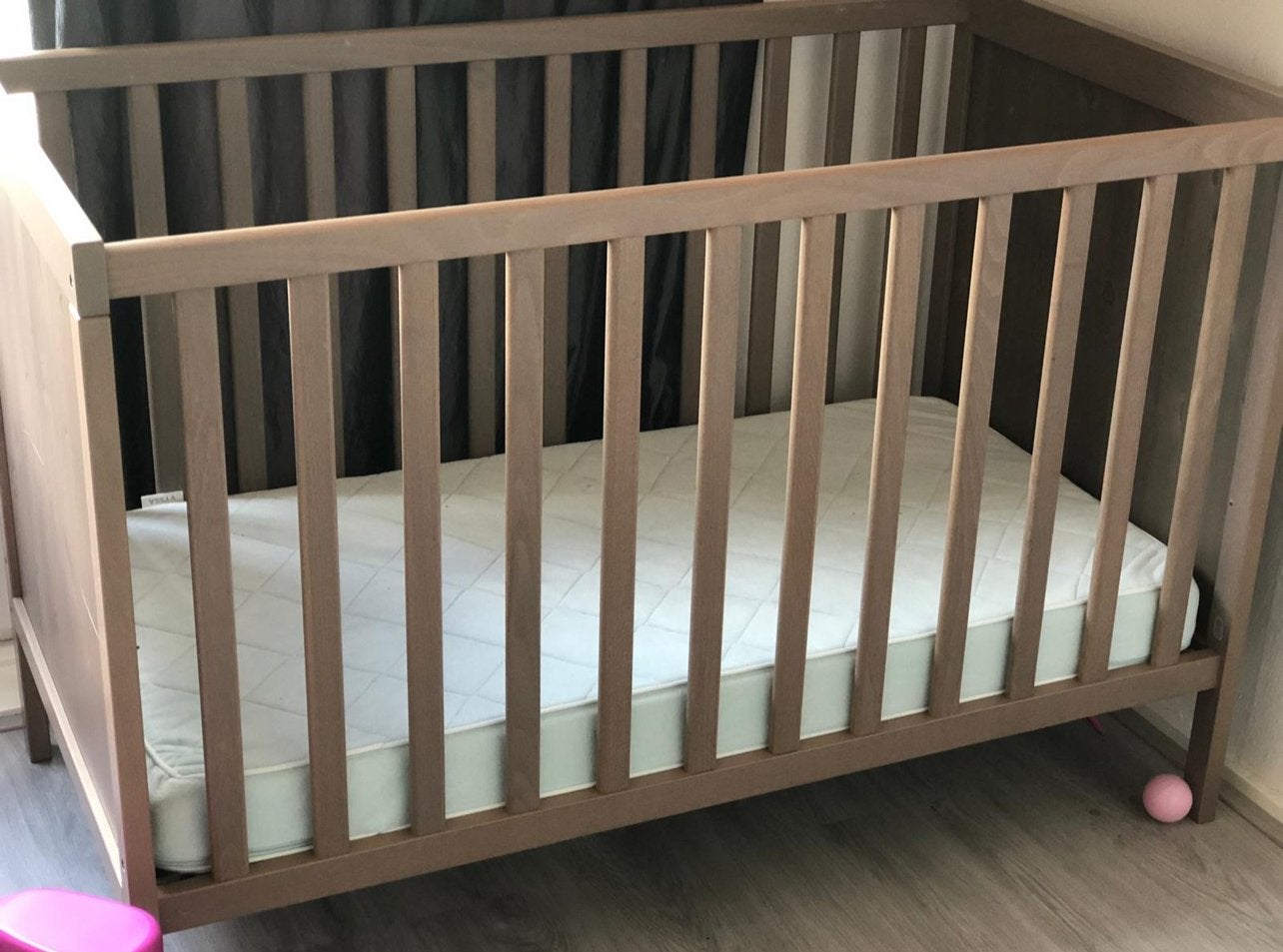 Houten Ledikant met Matras -IKEA SUNDVIK Taupe, Ophalen, Zo goed als nieuw, Ledikant