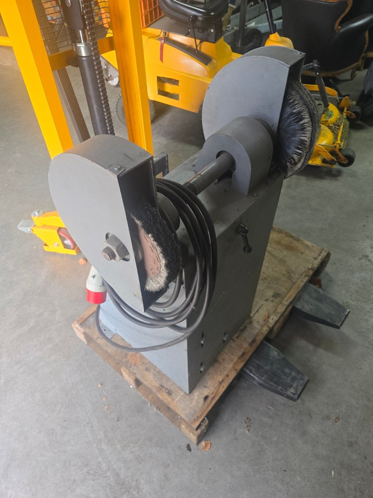 Zware polijstmachine 380V voor restauratiewerk, Doe-het-zelf en Verbouw, Ophalen, Gebruikt, Werkbankslijpmachine