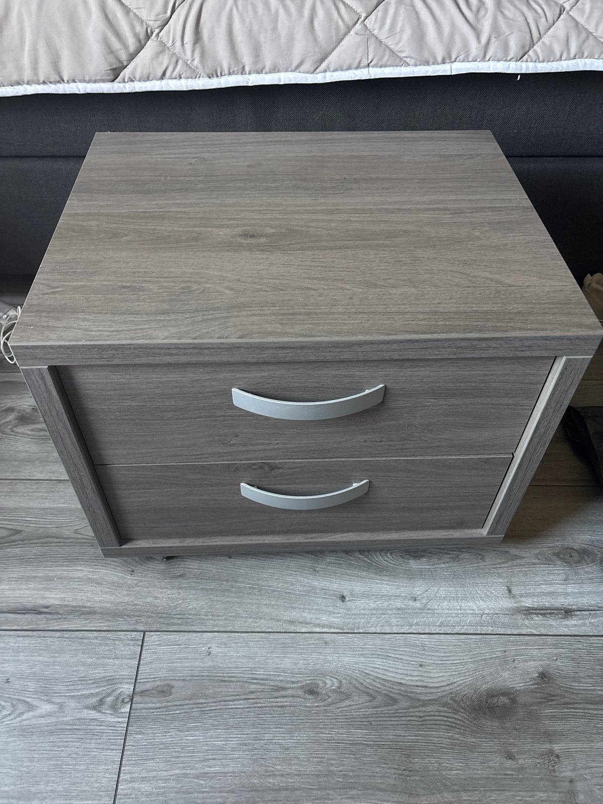 Foto 2 van Nachtkastje met 2 lades - Grijs houtlook