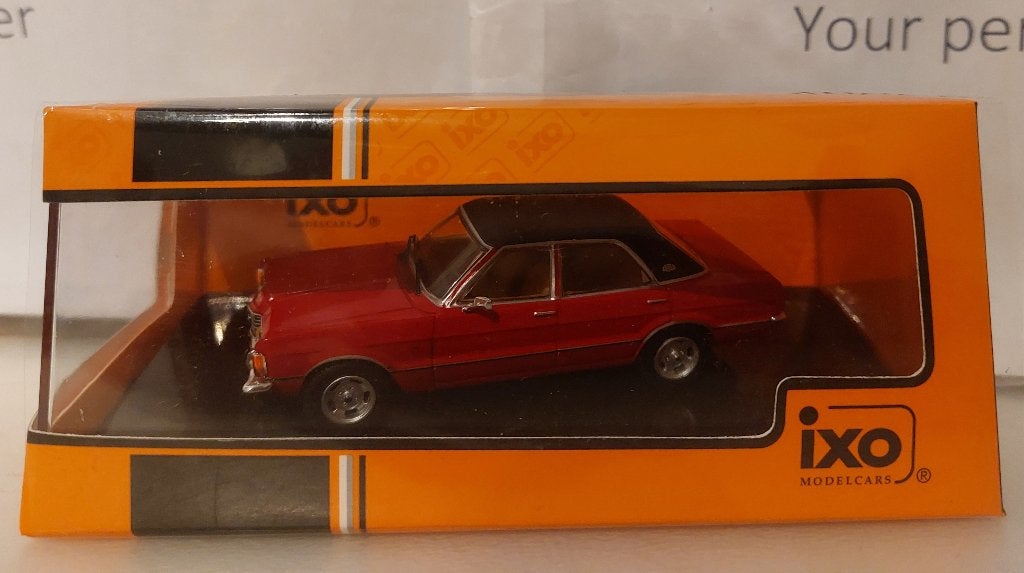Ixo 1:43 Ford Taunus GXL 1973 rood/matt zwart nieuw, Hobby en Vrije tijd, Modelauto's | 1:43, Ophalen of Verzenden, Nieuw, Auto