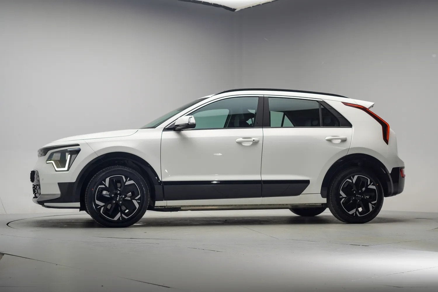 Kia e-Niro DynamicLine 64.8 kWh 3-fase [ Navi Apple/Android, Auto's, Automaat, 8 kWh, 0 cilinders, Gebruikt