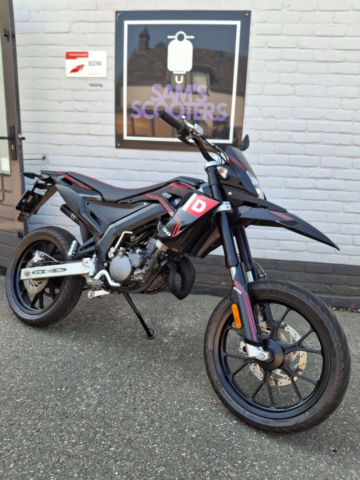 Derbi DRD LIMITED 2020 | Custom buddyseat, Fietsen en Brommers, Brommers | Derbi, Ophalen, 6 versnellingen, Gebruikt, Maximaal 45 km/u