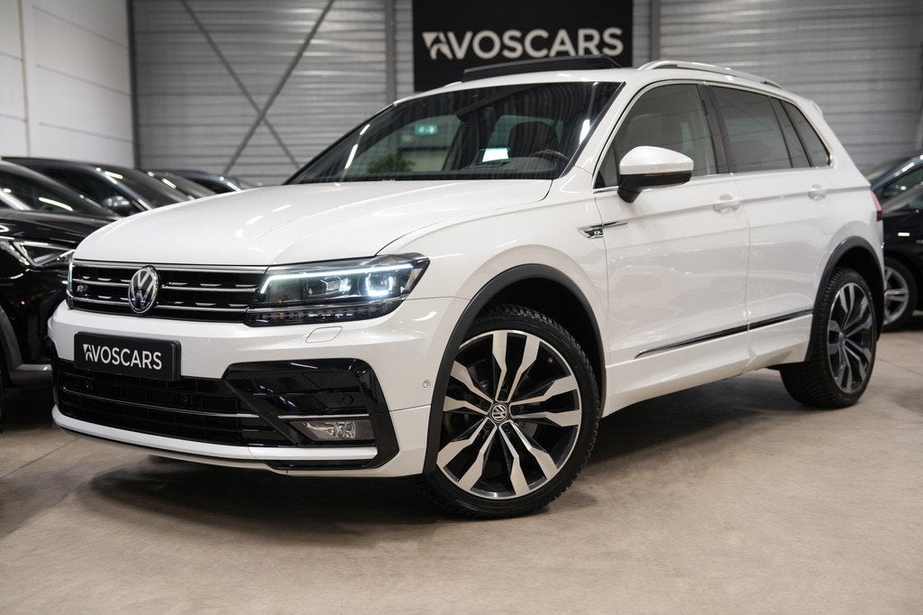 Volkswagen Tiguan 2.0 TSI 4Motion 220PK 3x R-Line * Pano - D, Auto's, Volkswagen, Gebruikt, 4 cilinders, 2500 kg, Wit