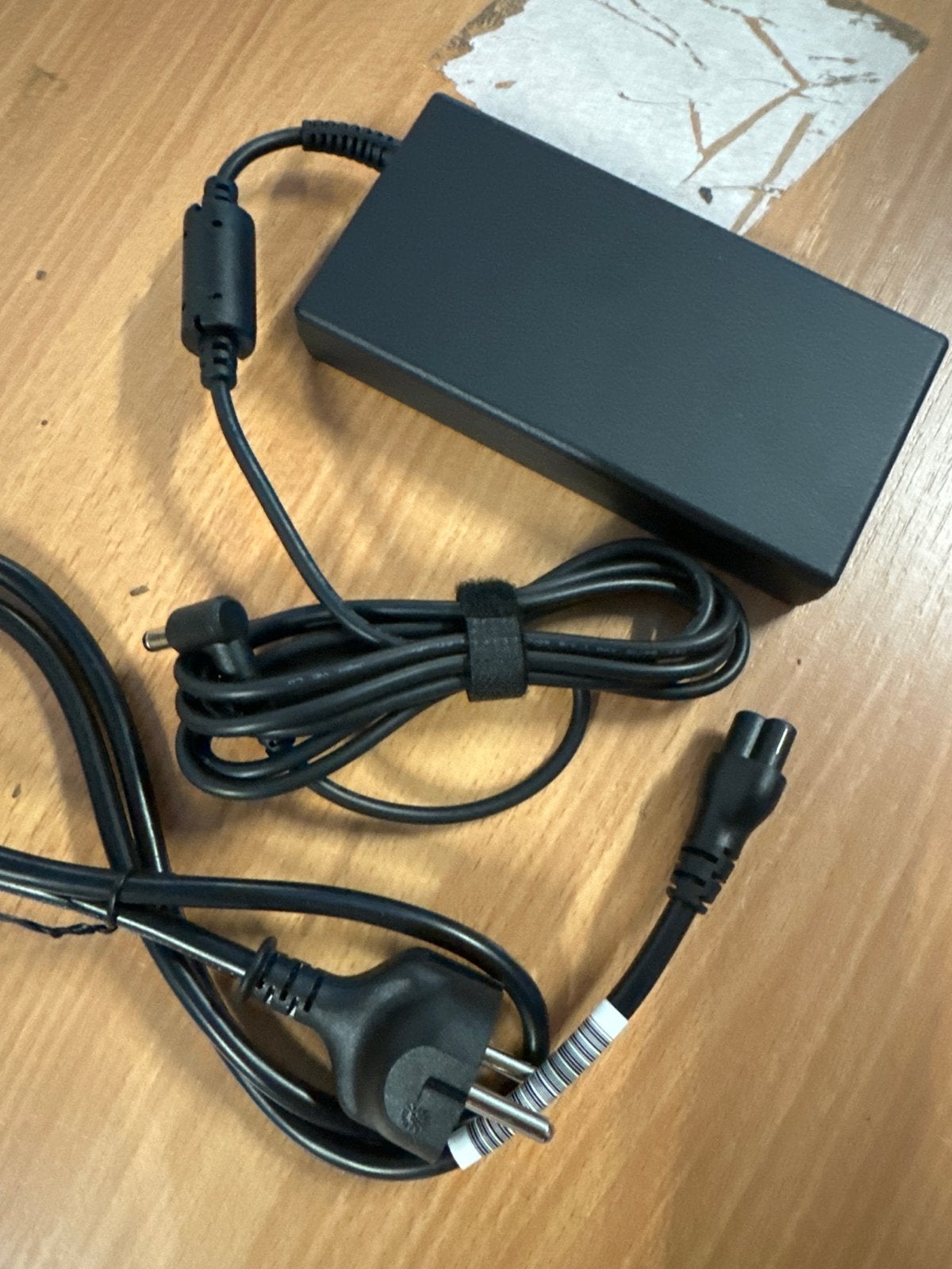 Universele Laptop Oplader - Zwart, Computers en Software, Ophalen of Verzenden, Zo goed als nieuw, Nvt, Nvt