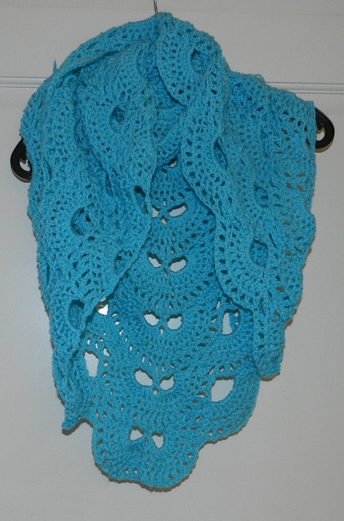 Mooie blauwe handgehaakte omslagdoek/poncho. Nieuw!, Kleding | Dames, Verzenden, Nieuw, Maat 46/48 (XL) of groter, Blauw
