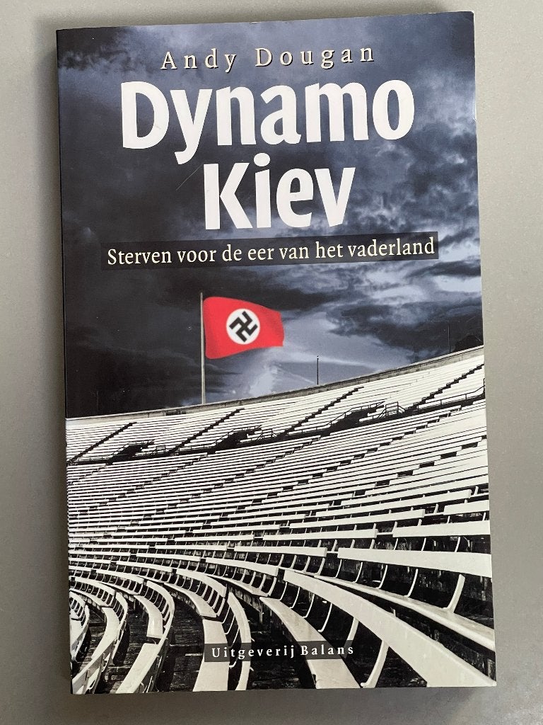 Dynamo Kiev - sterven voor de eer van het vaderland Voetbal, Ophalen of Verzenden, Zo goed als nieuw, Buitenlandse clubs, Boek of Tijdschrift