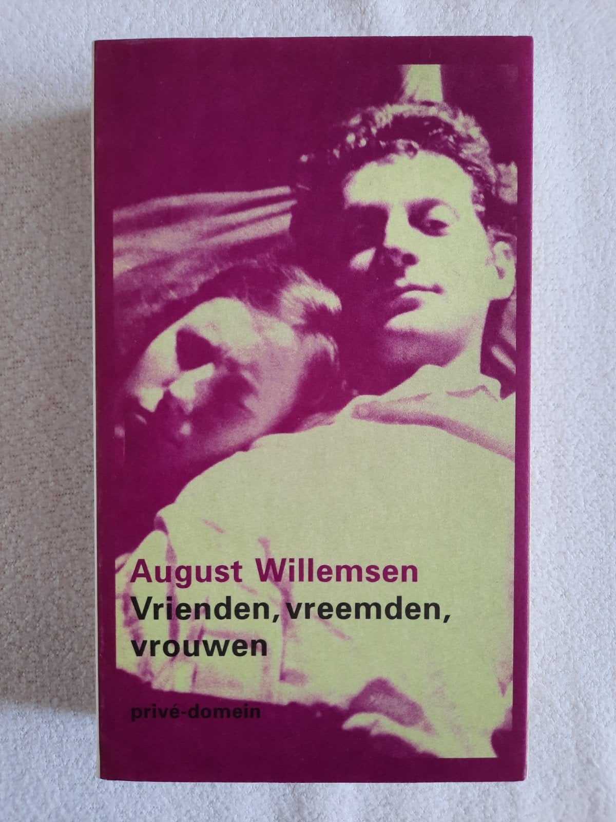 Willemsen Vrienden, vreemden, vrouwen, Ophalen of Verzenden, Zo goed als nieuw