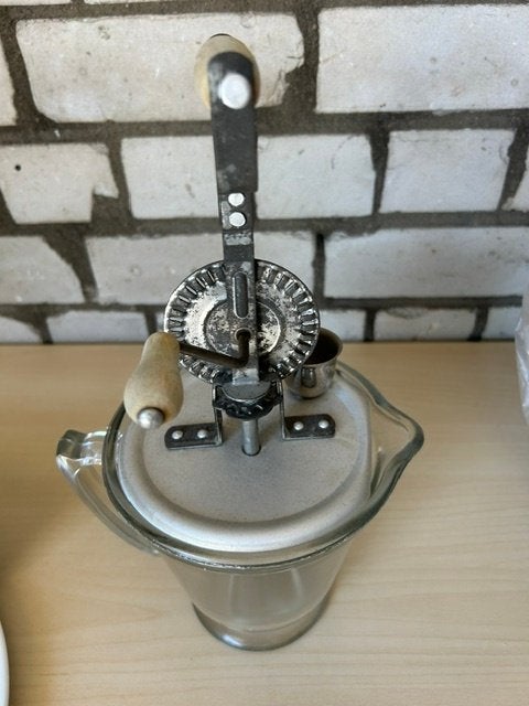 Vintage handmixer met glazen kan, Witgoed en Apparatuur, Keukenmixers, Gebruikt, 1 tot 2 liter, 1 snelheid, Ophalen