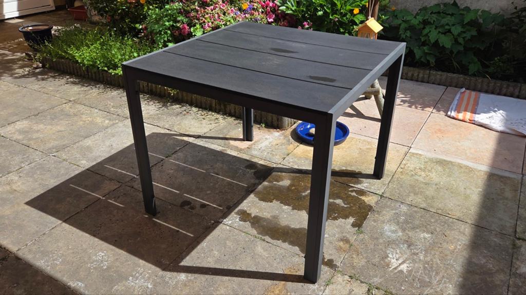 Tuintafel 100 x 100 cm, donkergrijs. Jutlandia, Ophalen, Zo goed als nieuw, Vierkant, Metaal
