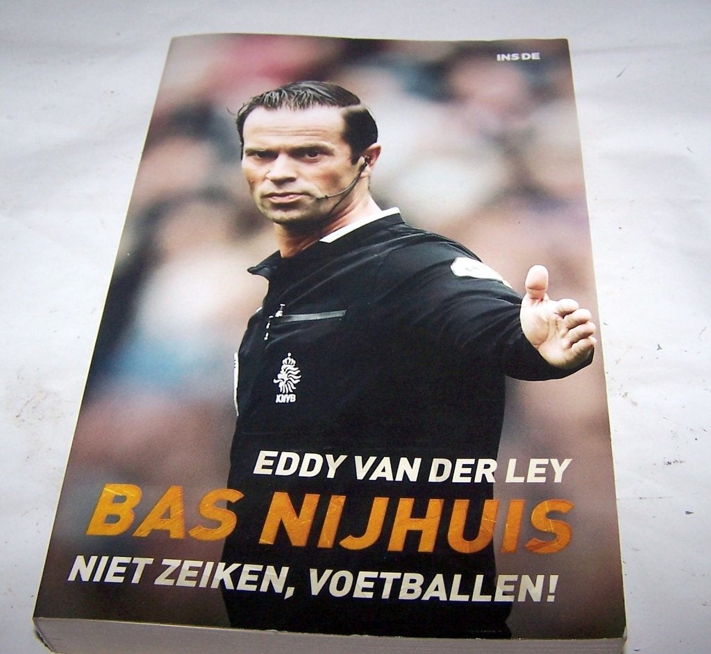 Bas Nijhuis Niet zeiken, voetballen!-Eddy van der Ley. Nwst., Ophalen of Verzenden, Zo goed als nieuw, Eddy van der Ley, Balsport
