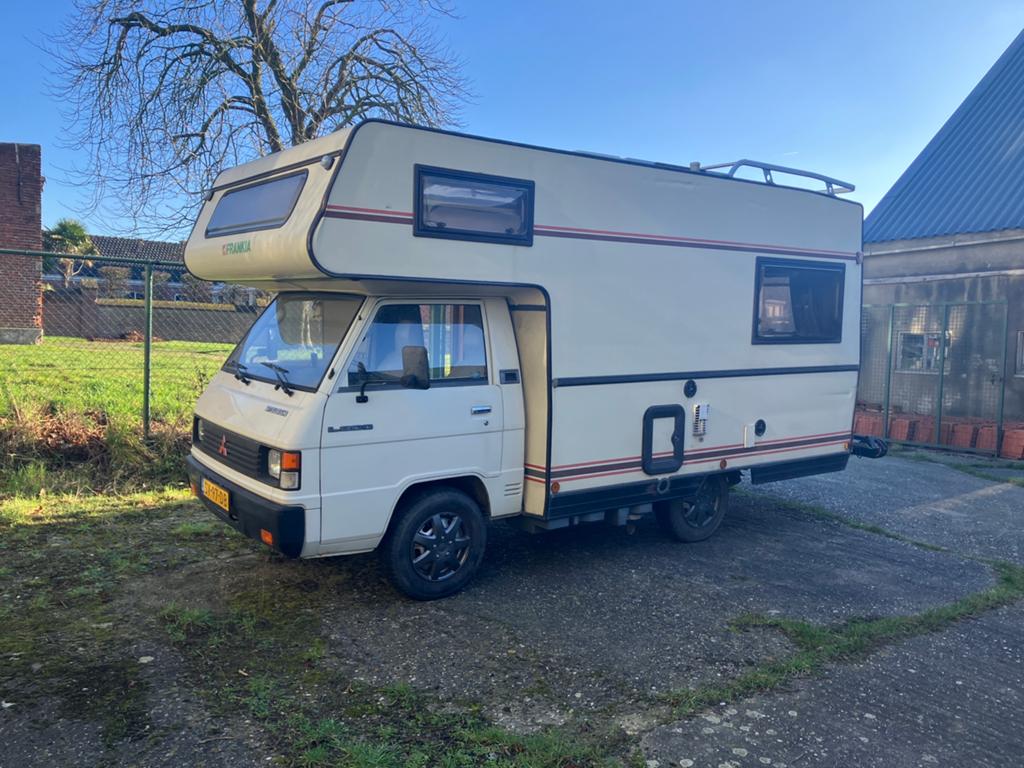 Mooie vintage benzine camper op een Mitsubishi L300, Overige merken, Alkoof, Afzuigkap, Achteruitrijcamera