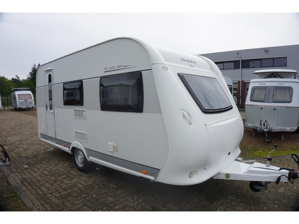 Hobby De luxe Easy 440 SF + MOVER + Voortent, Caravans en Kamperen, Caravans, Hobby, Bedrijf, Treinzit, 4 tot 5 meter