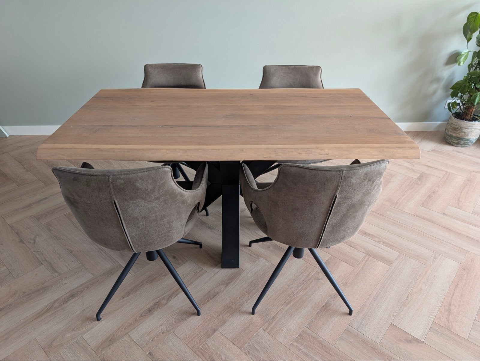 Eiken eettafel met zwart matrix onderstel (160x86 cm), Ophalen, Modern, Industrieel, 50 tot 100 cm, Zo goed als nieuw