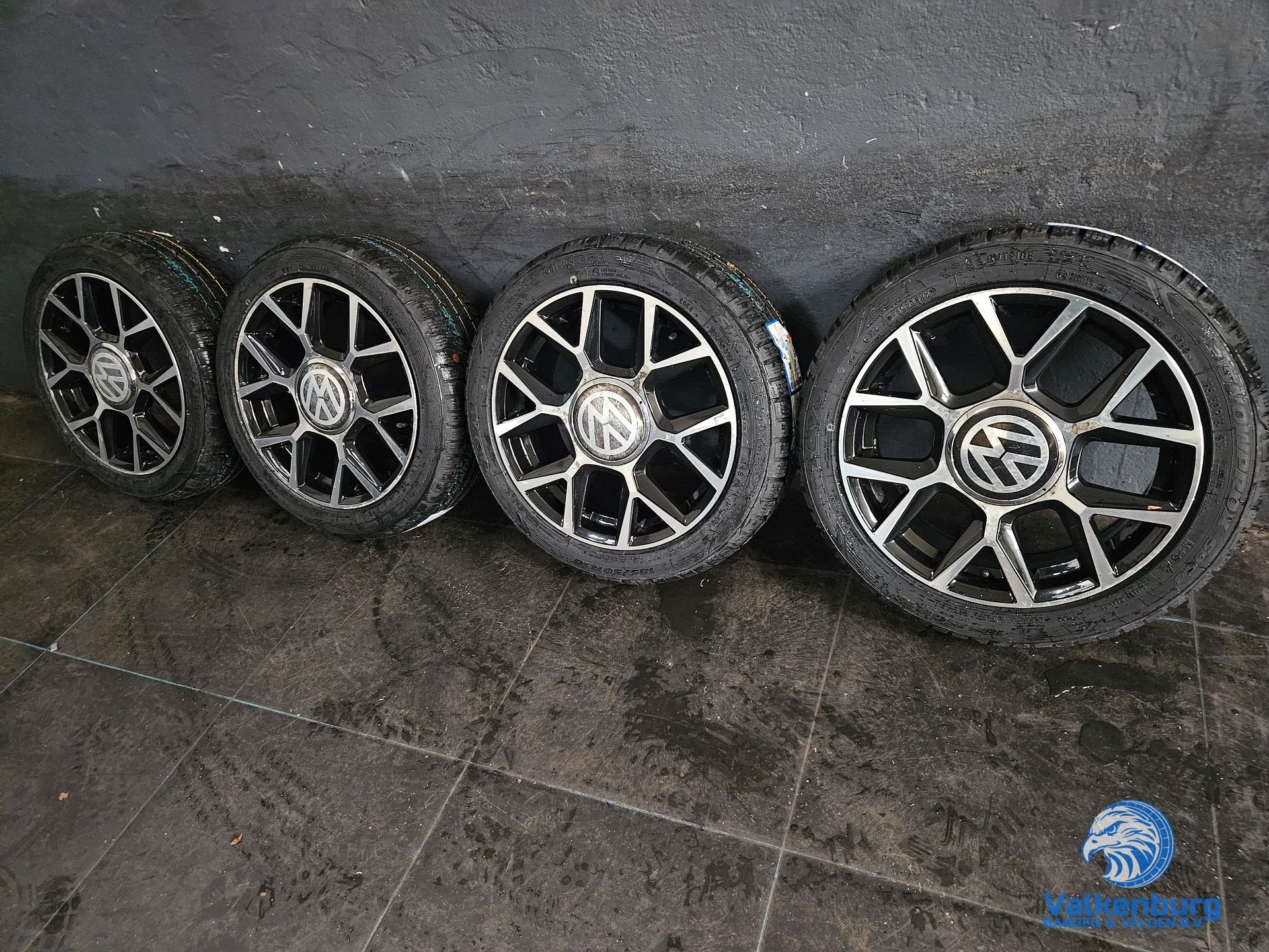 8mm! VW UP! GTI look 16 inch zwarte velgen 4x100 winterbande, Auto-onderdelen, Banden en Velgen, Gebruikt, -, Banden en Velgen