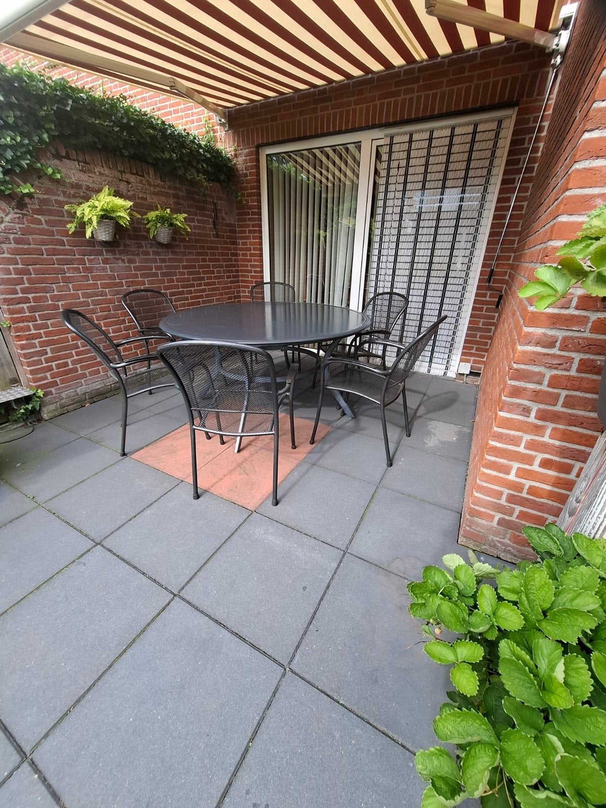 Foto 4 van antraciet  tuinset met 6 stoelen en kussens