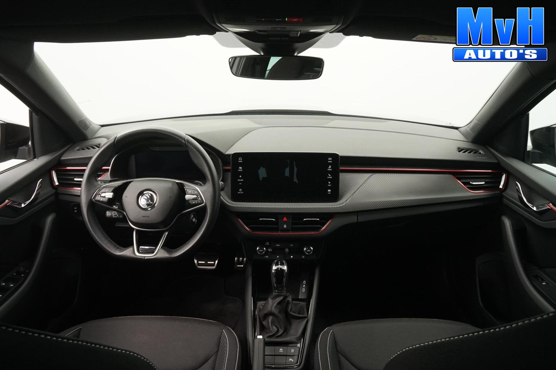 Skoda Kamiq 1.0 TSI Monte Carlo|AUTOMAAT|PANO|CAMERA|ACC|LED, Dealer onderhouden, Gebruikt, Met garantie (alle), 116 pk