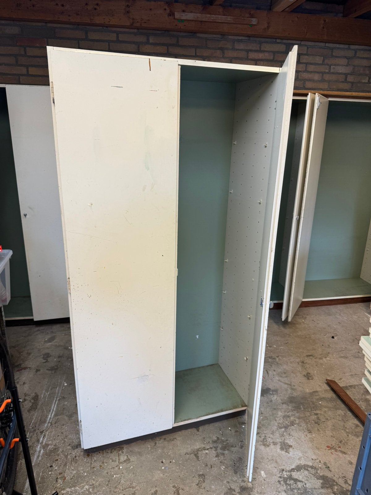 Gratis afhalen 4 Kasten met planken en deuren 360x180cm, Ophalen, Gebruikt