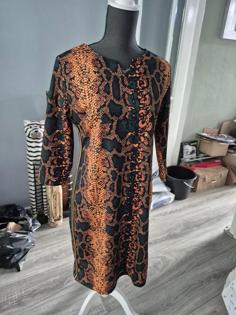 FAME Made in Italy Jurk met Slangenprint - Maat L, Kleding | Dames, Jurken, FAME, Maat 42/44 (L), Oranje, Ophalen of Verzenden