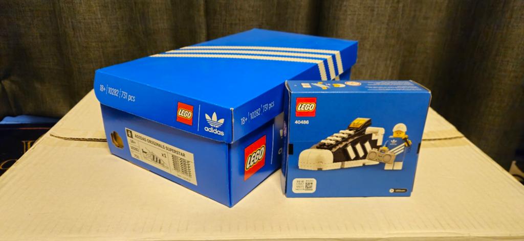 Lego 10282 en lego 40486 adidas schoenen nieuw in doos, Kinderen en Baby's, Speelgoed | Duplo en Lego, Overige thema's, Lego, Nieuw