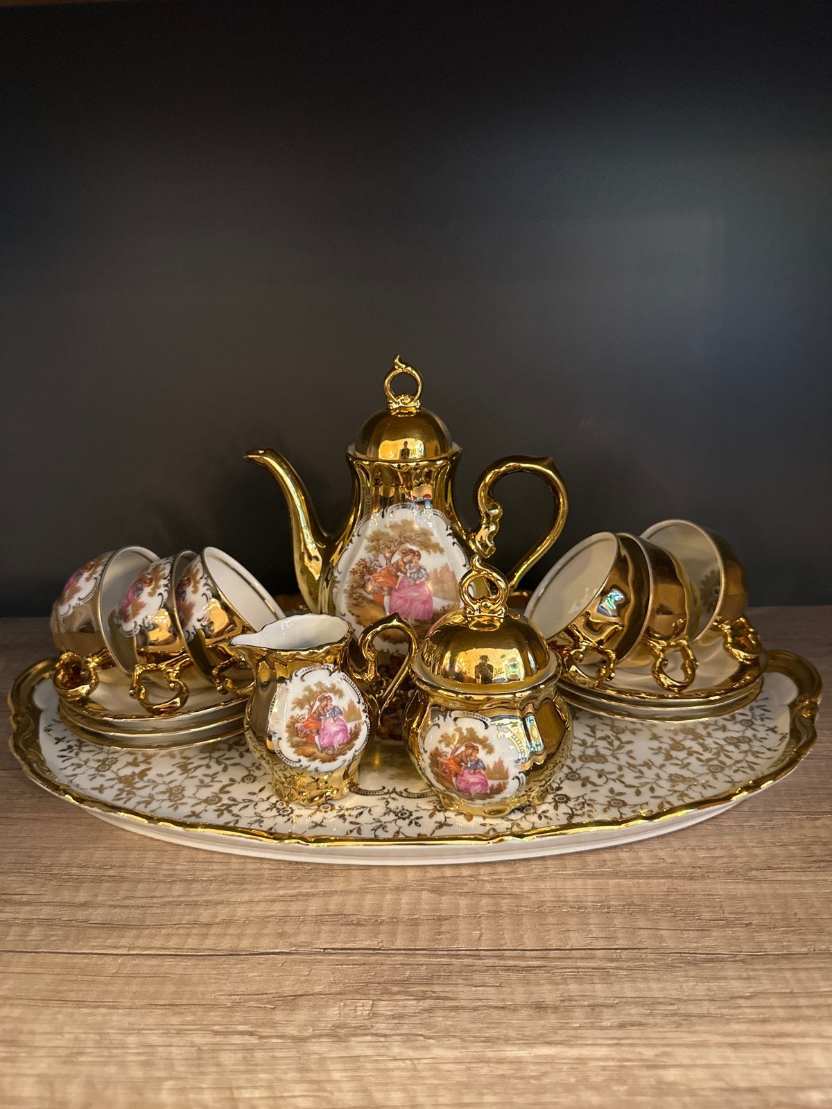 Vintage Porseleinen Koffieservies met Gouden Decoratie, Antiek en Kunst, Antiek | Servies compleet, Ophalen