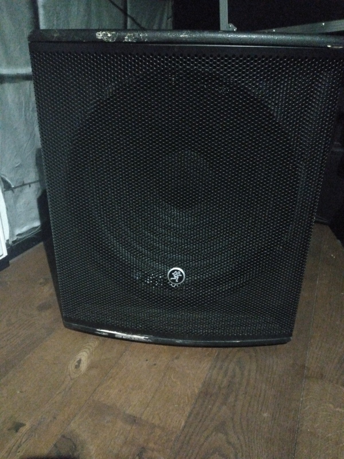 Mackie 18” SRM Subwoofer, Ophalen