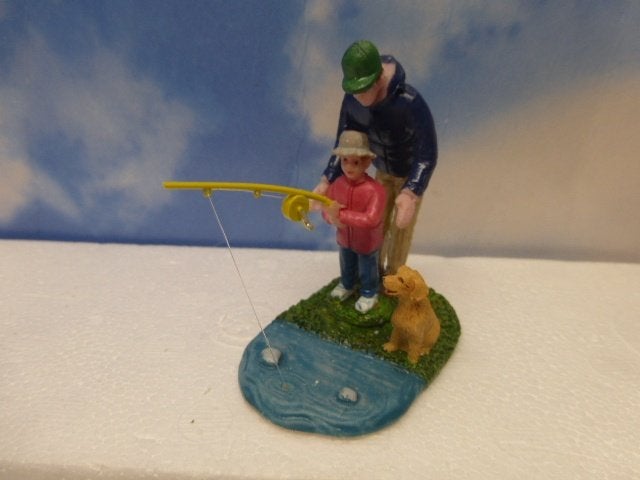 lemax his first fishing lesson kerstdorp poppetjes figurines, Ophalen of Verzenden, Zo goed als nieuw